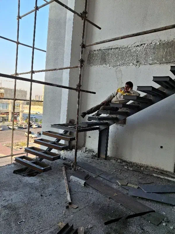 جوشکاری برش کاری آهن کشی آلاچیق پله و خورده کاری|خدمات پیشه و مهارت|کیش, |دیوار