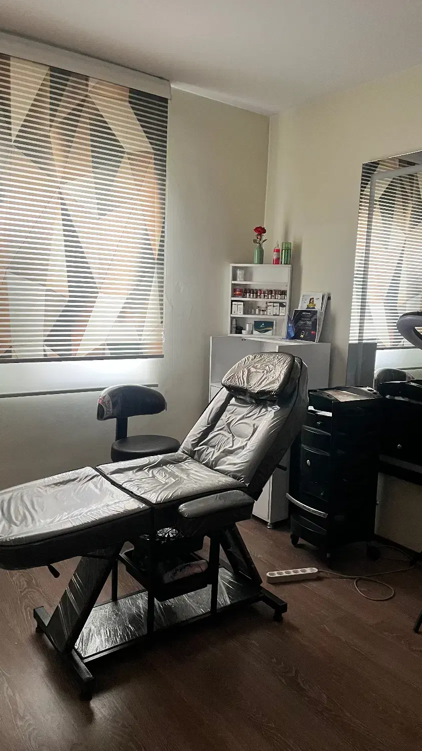 ارایشگاه و سالن زیبایی|مبلمان خانگی و میز عسلی|پرند, فاز ۵|دیوار