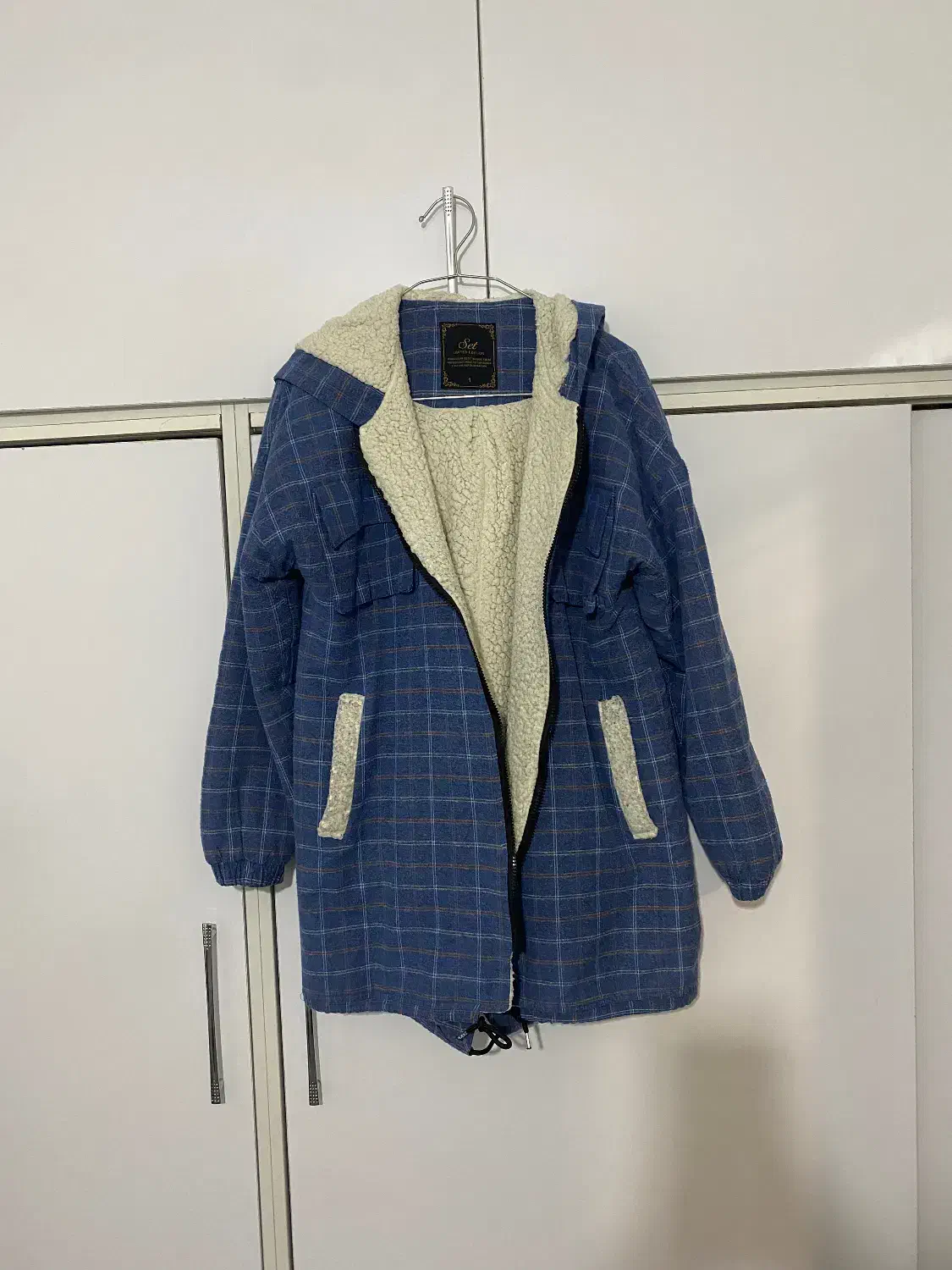 پالتو پشمی|لباس|اصفهان, خانه اصفهان|دیوار