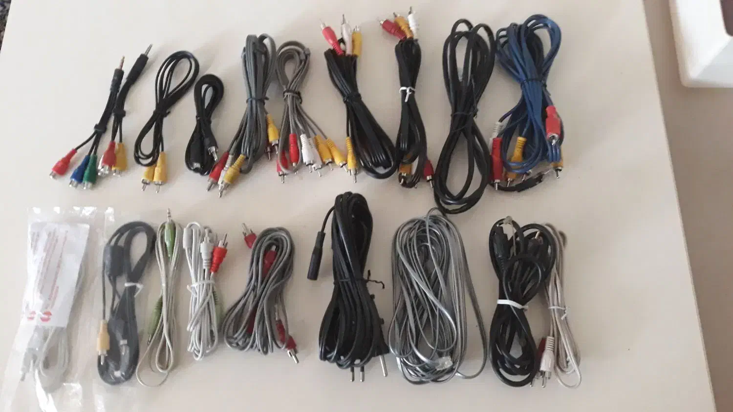 تعدادی کابل الکترونیکی|صوتی و تصویری|اصفهان, ارغوانیه|دیوار