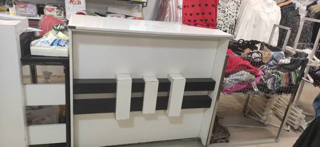 میز کامپیوتر و پیشخوان|میز تحریر و کامپیوتر|اصفهان, رکن الدوله شرقی|دیوار