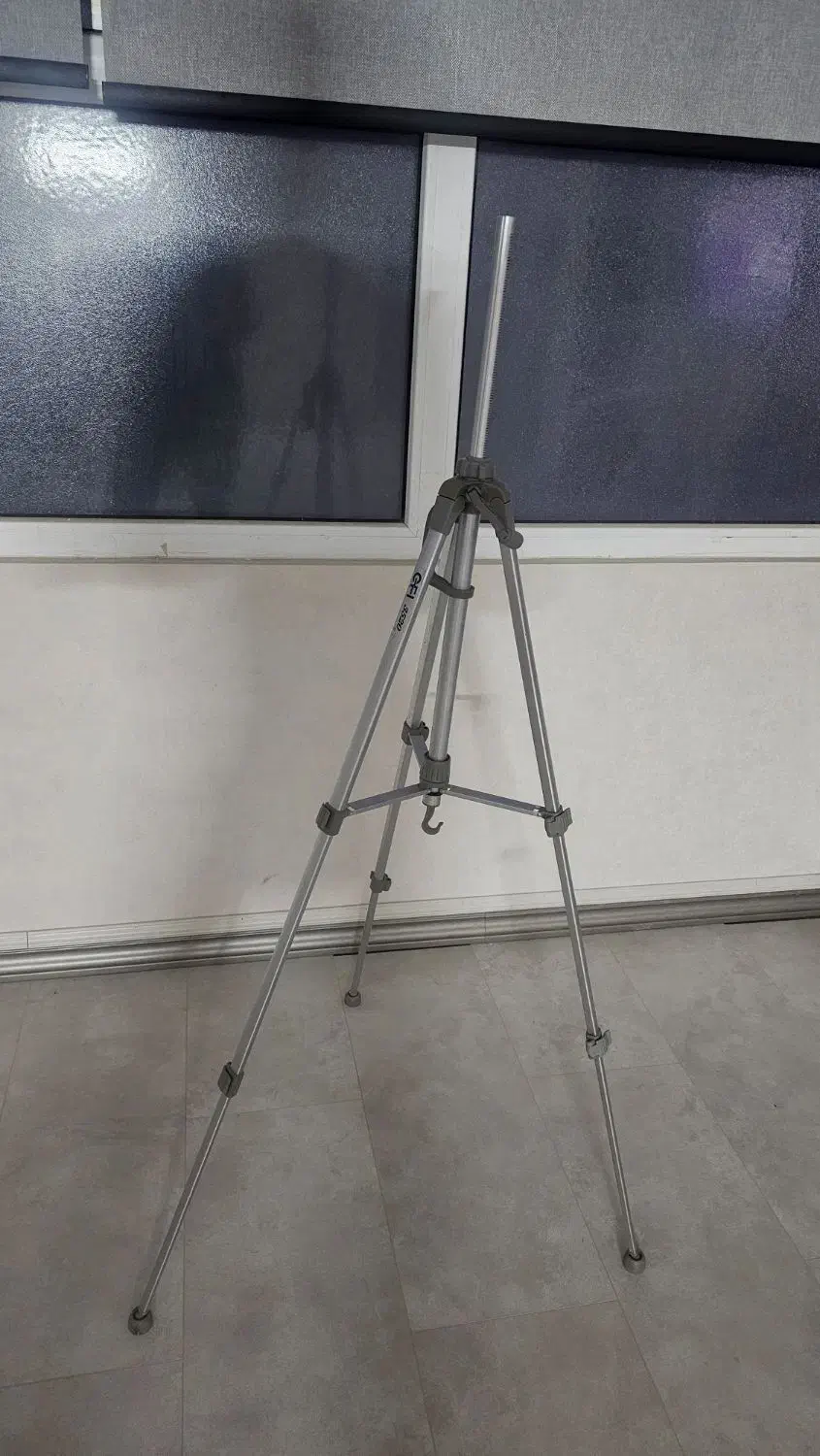 پایه دوربین تمیز|دوربین عکاسی و فیلم‌برداری|قم, سعادتی|دیوار