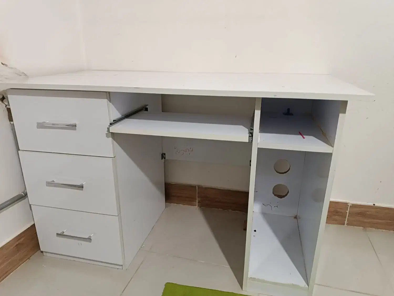 میز|میز تحریر و کامپیوتر|تربت‌حیدریه, کوی شهید احمدزاده ملکی|دیوار