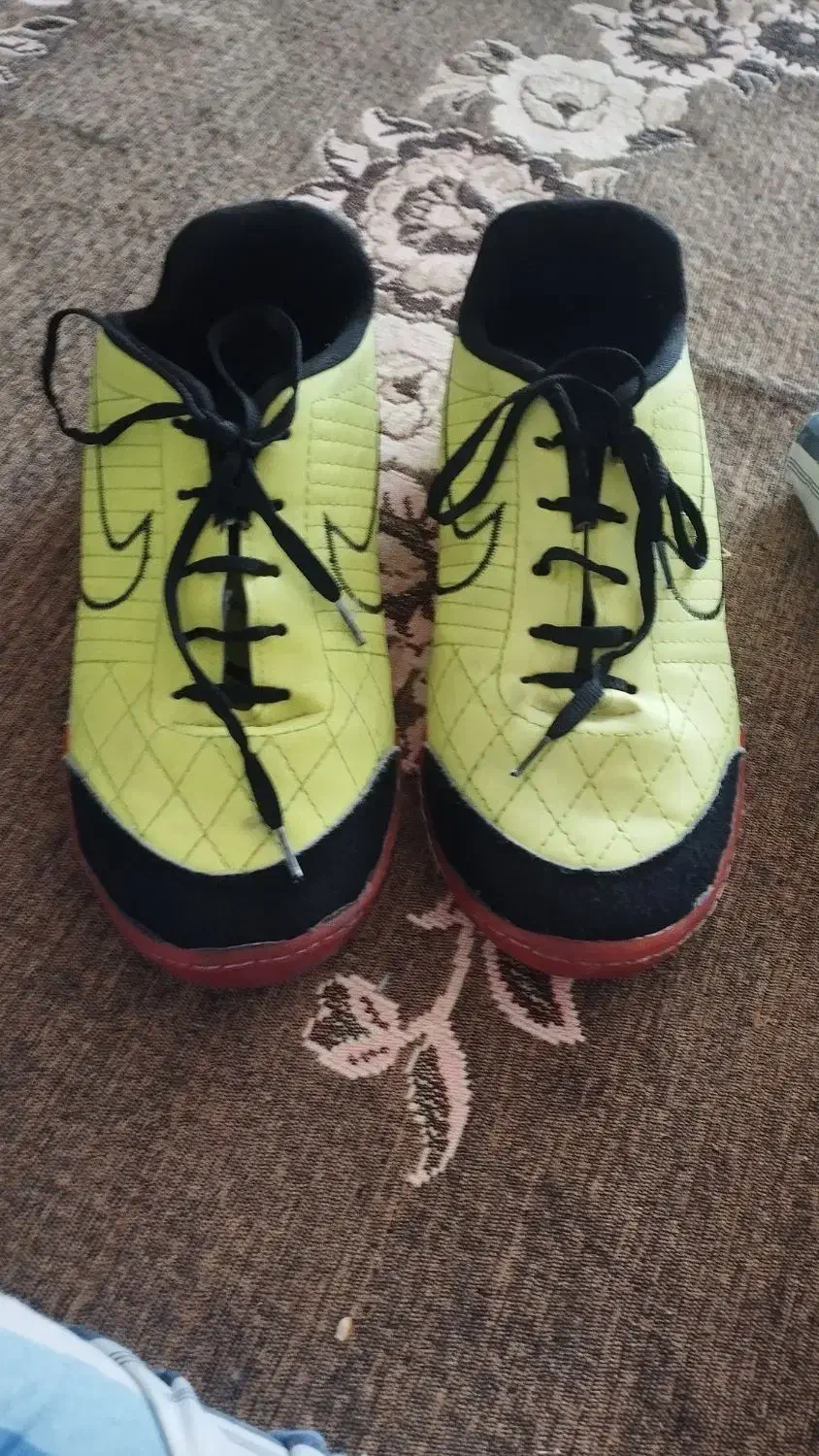 کفش فوتبال|کیف، کفش، کمربند|شاهینشهر, گزبرخوار|دیوار