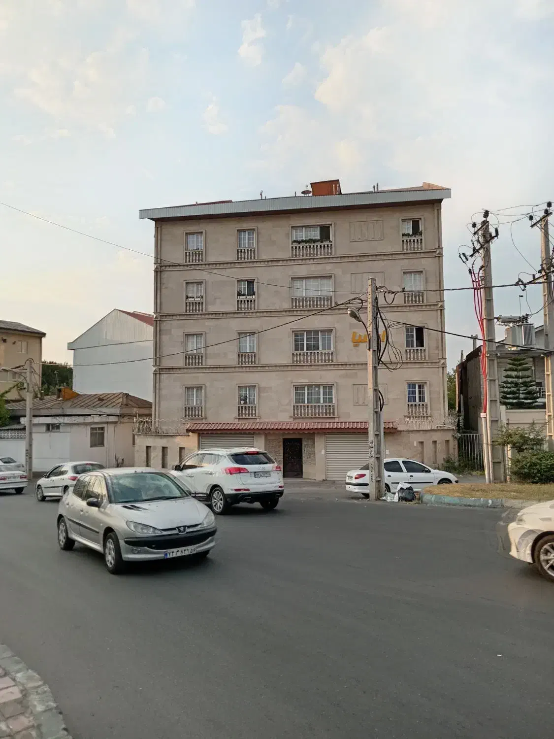 فروش آپارتمان85متری سنددار بر اصلی خ سرچشمه|فروش آپارتمان|رشت, فلسطین|دیوار