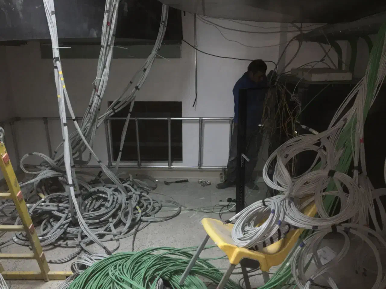 پسیو کار شبکه و نصاب دوربین مداربسته|استخدام صنعتی، فنی، مهندسی|تهران, چهارصد دستگاه|دیوار