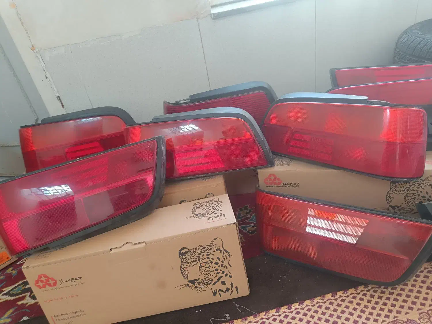 خطر عقب پارس و یه عدد خطر عقب 405واینه بغل 405فا|قطعات یدکی و لوازم جانبی|شیراز, شهرک مهدیآباد|دیوار