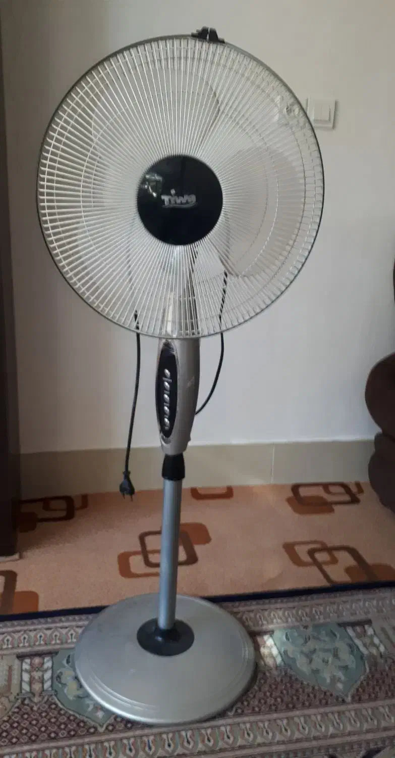 پنکه ایستاده پایه بلند|پنکه و تصفیهکنندهٔ هوا|بیرجند, |دیوار