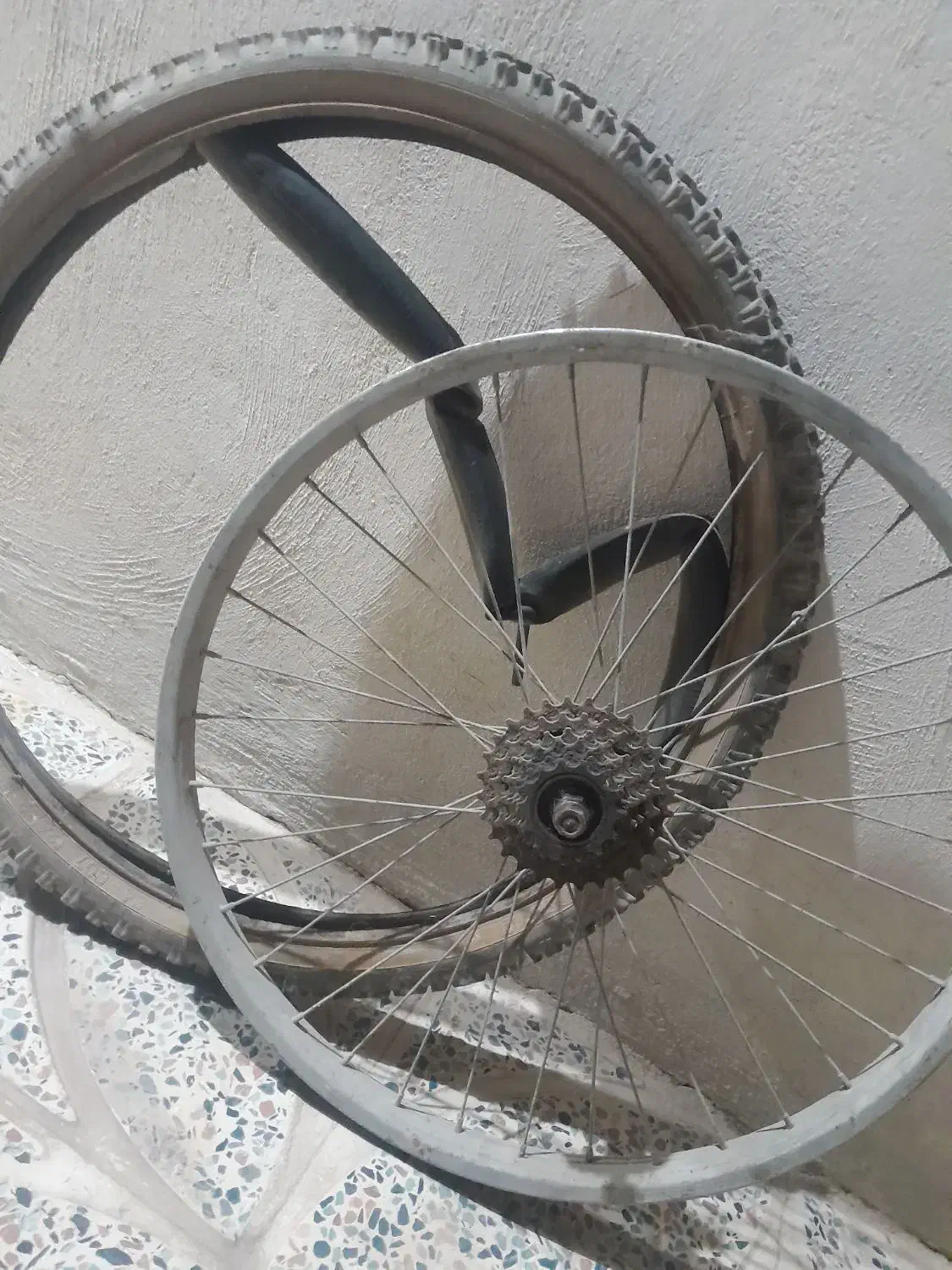 رینگ|دوچرخه، اسکیت، اسکوتر|میانه, |دیوار