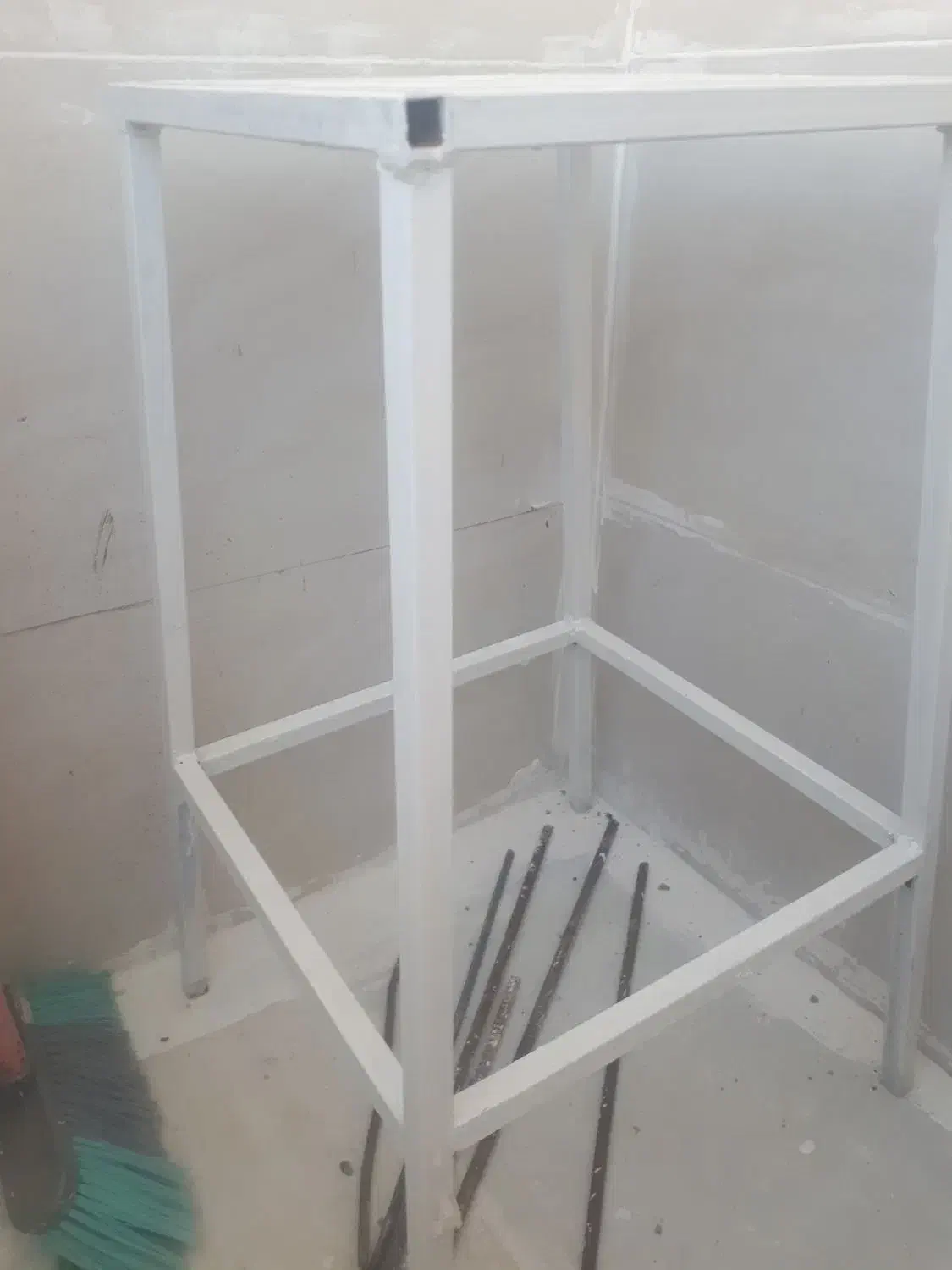 چهارپایه نو ورنگ شده|صندلی و نیمکت|سنندج, |دیوار