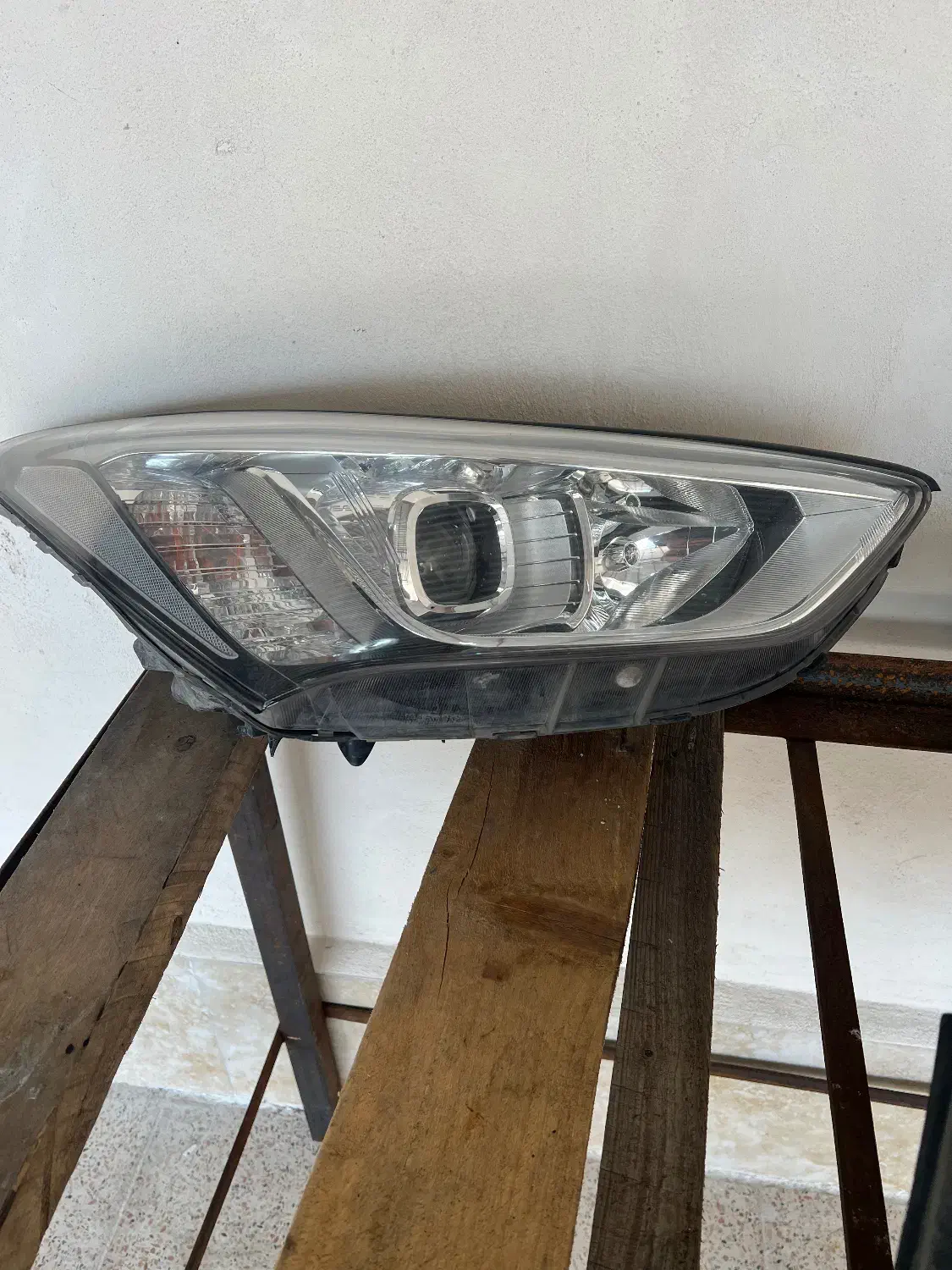 فروش چراغ جلوهیوندای سانتافه ۲۰۱۵|قطعات یدکی و لوازم جانبی|رشت, پورسینا|دیوار