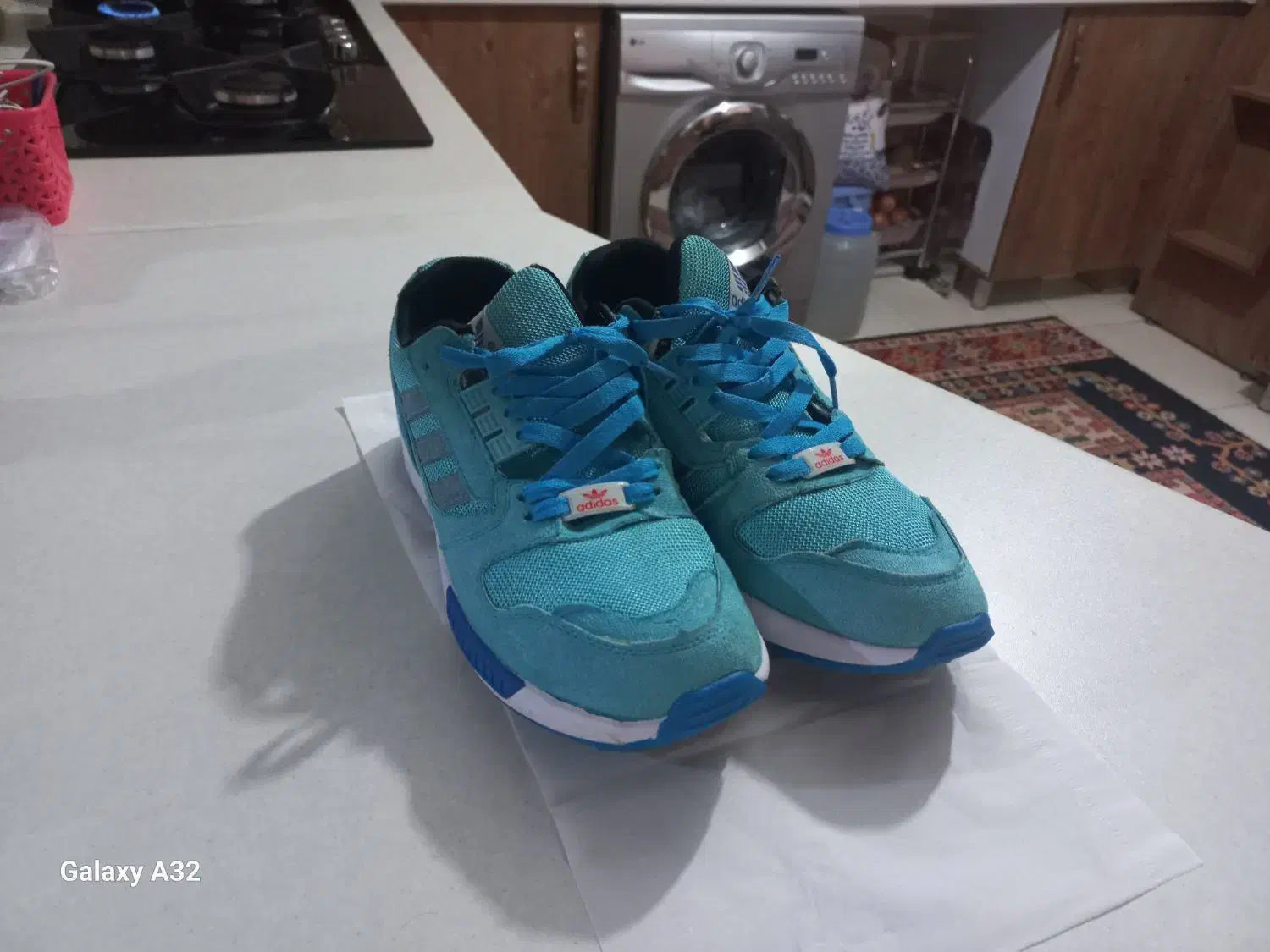 کتونی|کیف، کفش، کمربند|کرج, کوی زنبق|دیوار