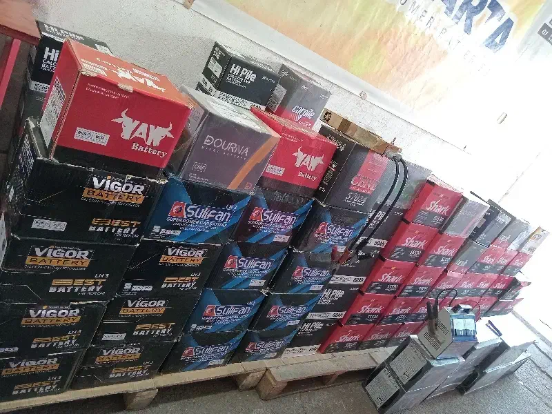 بورس باطری خودرو سبک وسنگین شبانه روزی|قطعات یدکی و لوازم جانبی|رشت, آب و برق|دیوار