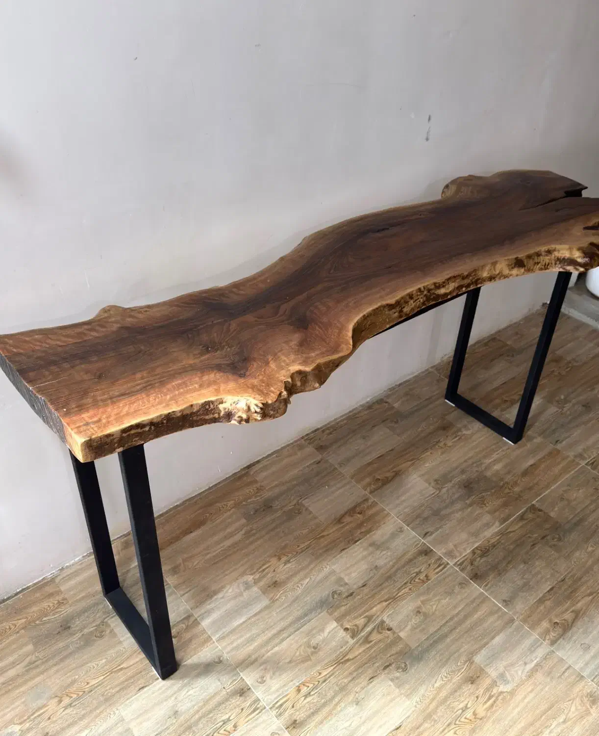 میز چوبی فلزی روستیک گردو دست‌ساز خاص|میز تحریر و کامپیوتر|سورک, |دیوار