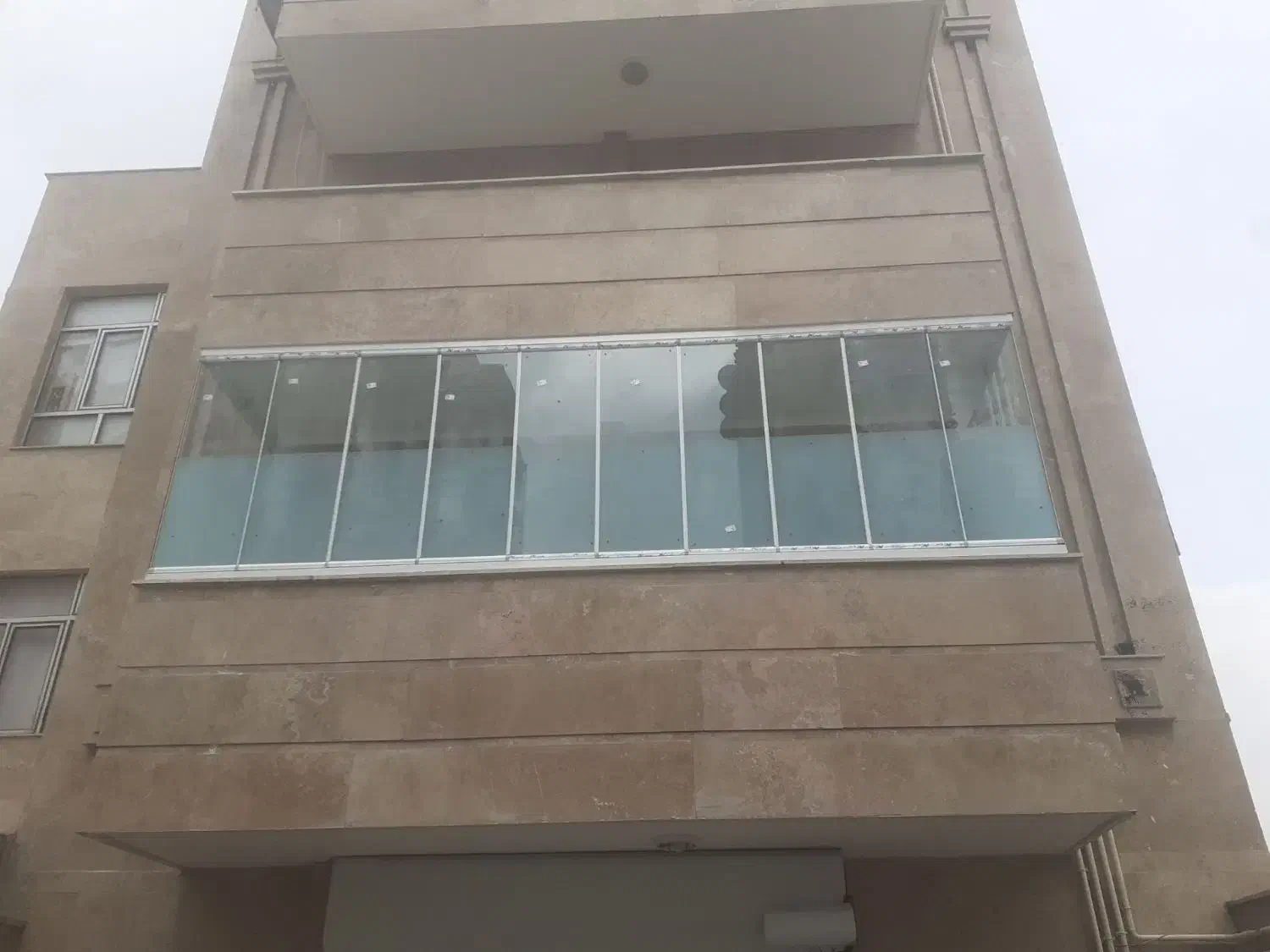 اجرای سیستم بالکن شیشه ای|مصالح و تجهیزات ساختمان|میانه, |دیوار