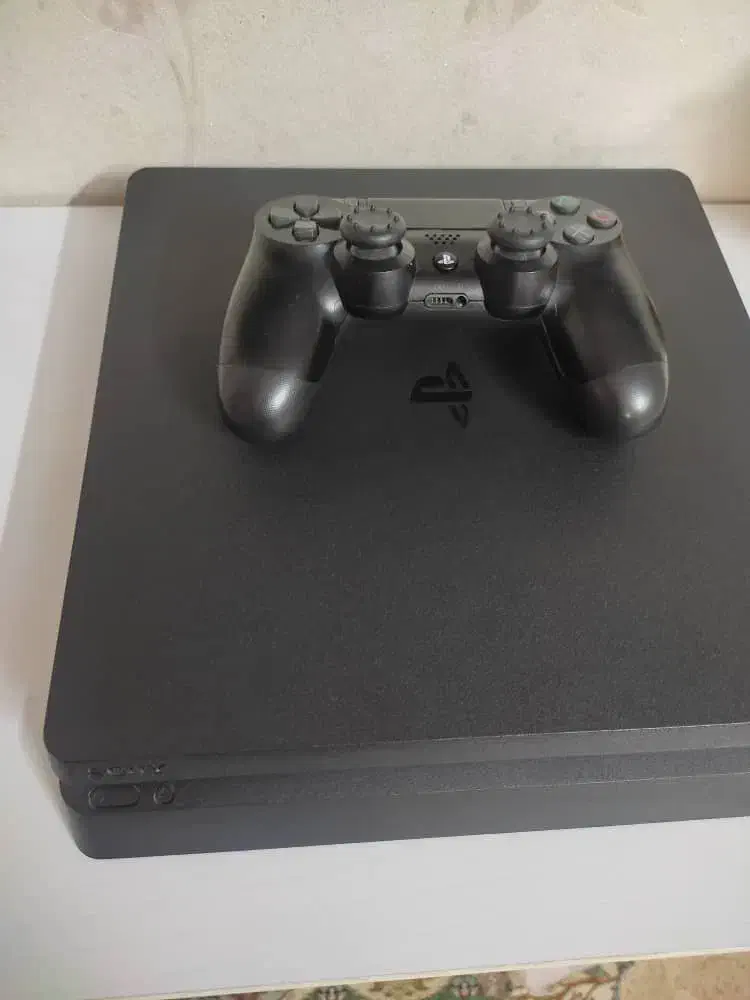 Ps4 slim 1tra|کنسول، بازی ویدئویی و آنلاین|ری, شهادت|دیوار