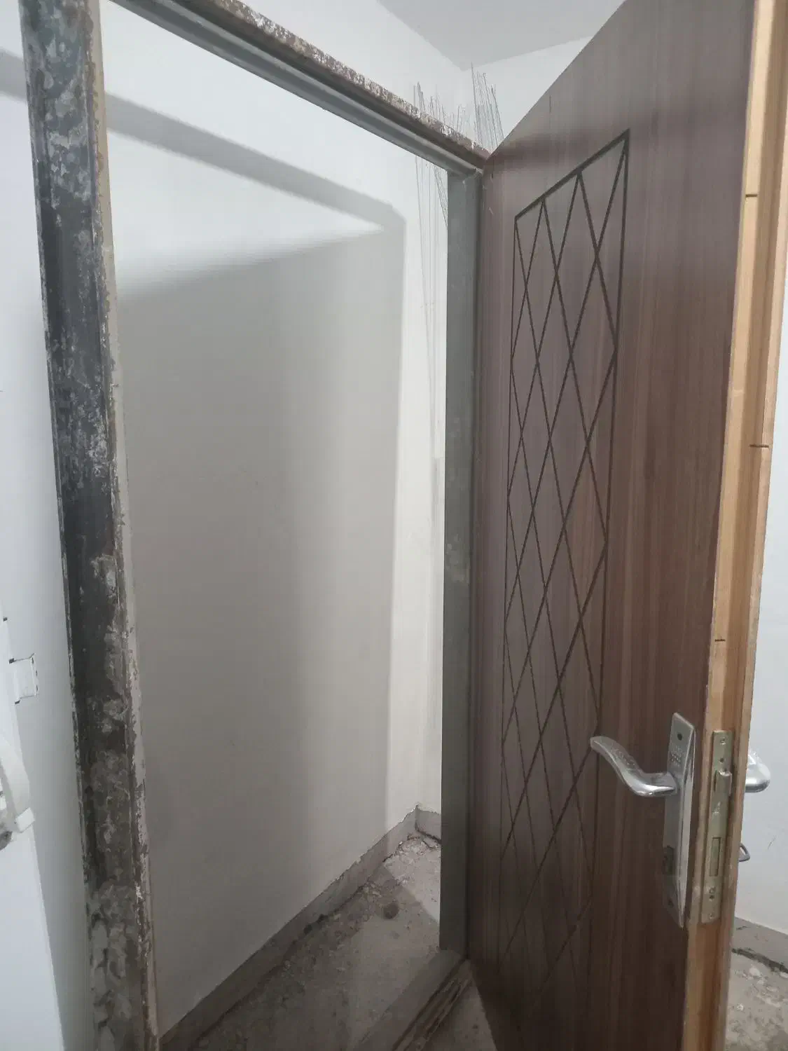 باسلام یک عدد درب ورودی  ویک عدد پنجره|مصالح و تجهیزات ساختمان|سنگر, |دیوار