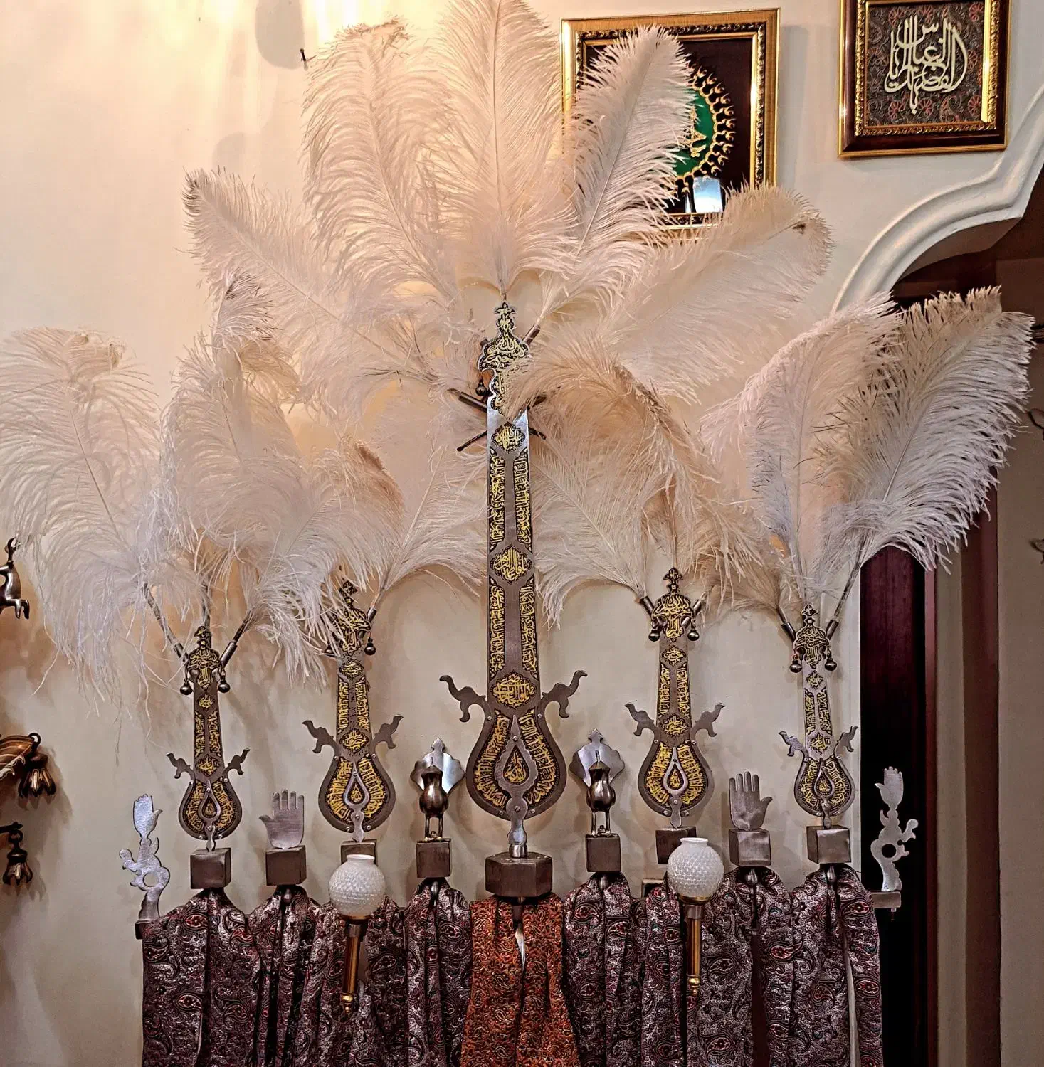 علم سردمی طرح طلاکوب وانواع حیوان چکشی|کلکسیون اشیاء عتیقه|تهران, آهنگ|دیوار