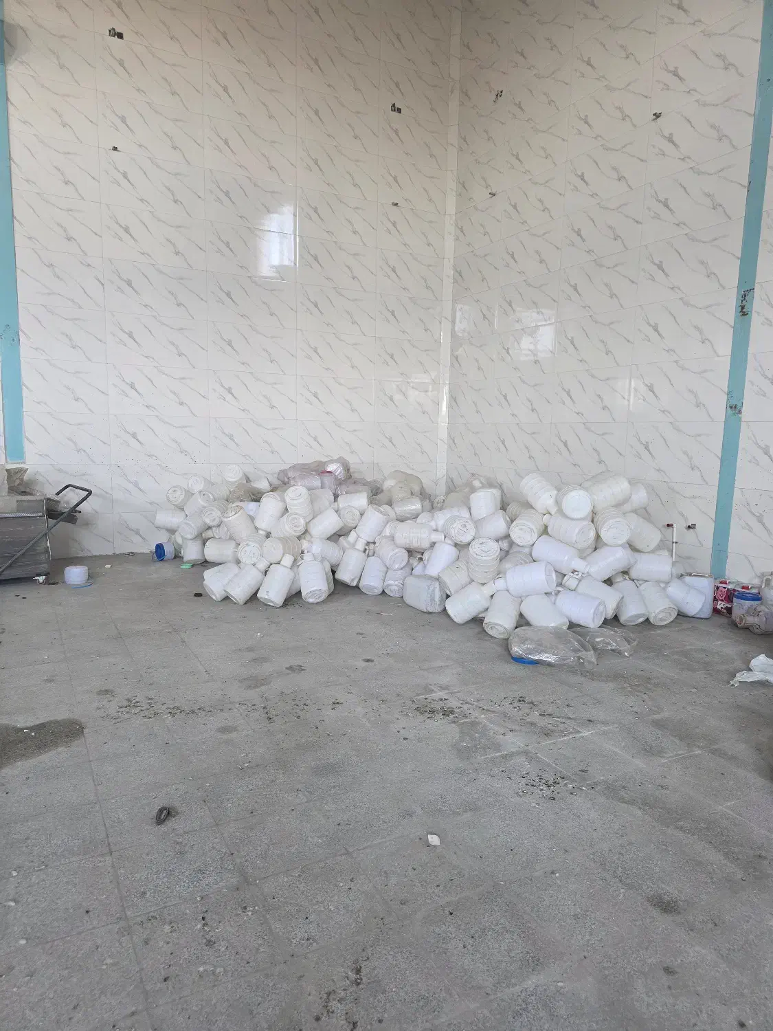 فروش ضایعات دبه و بشگه ۲۰۰ کیلویی|ظروف نگهدارنده، پلاستیکی، یک‌بارمصرف|شاهین‌شهر, بنیاد ازدواج|دیوار