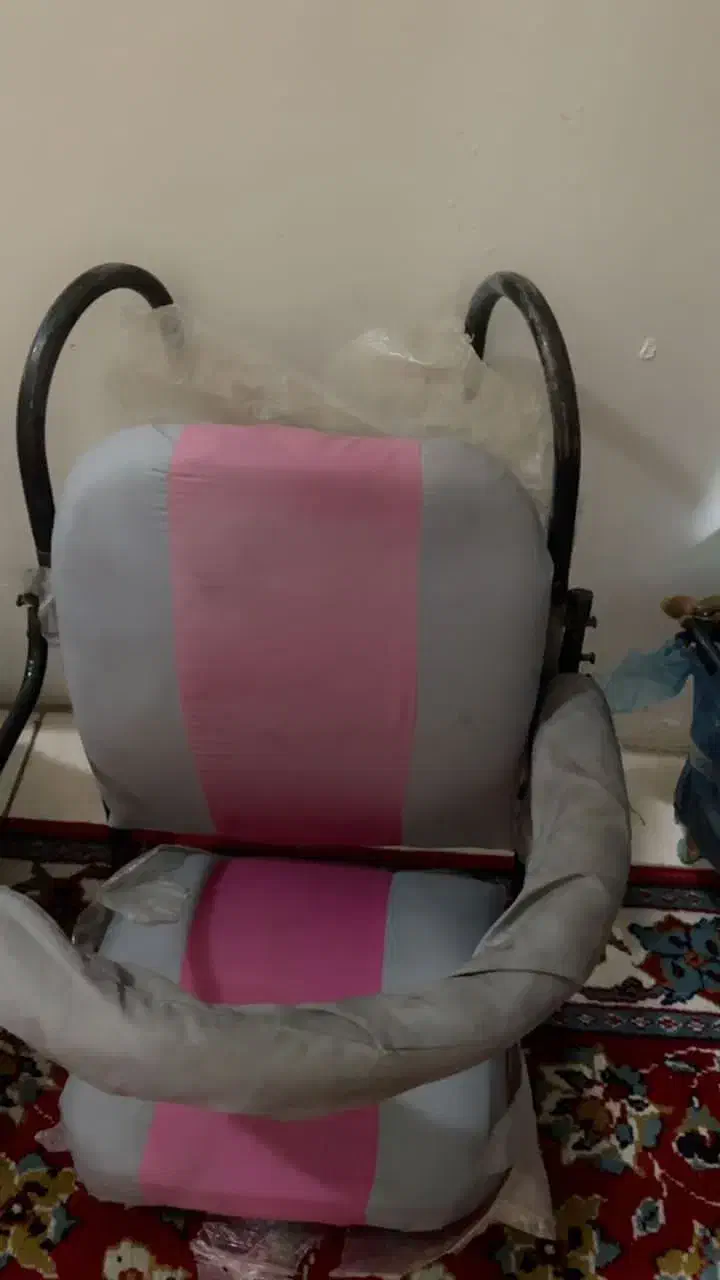 صندلی ماشین|تخت و صندلی بچه|اصفهان, باغ دریاچه|دیوار