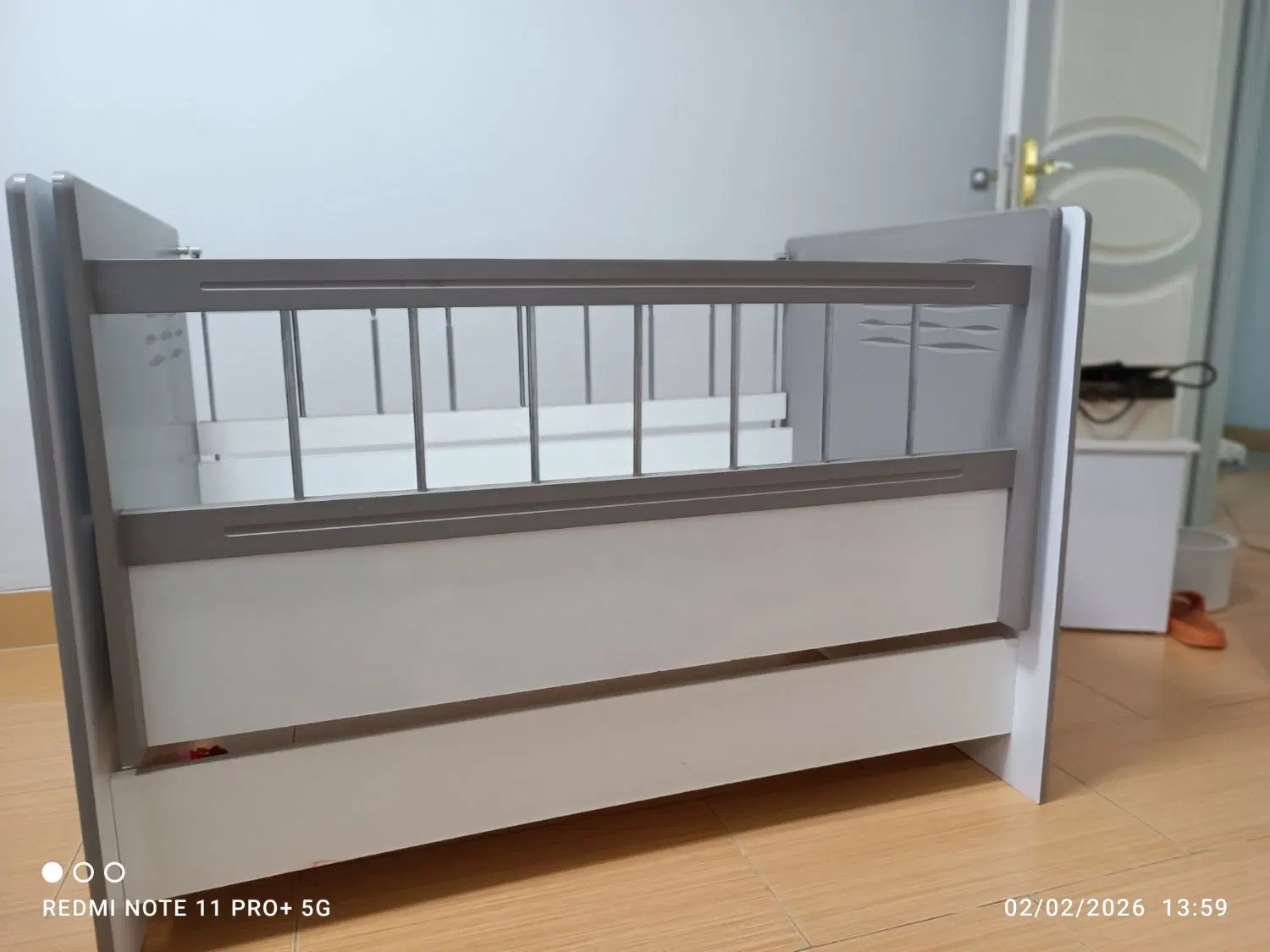 تخت کودک|تخت و صندلی بچه|شیراز, باغ تخت|دیوار