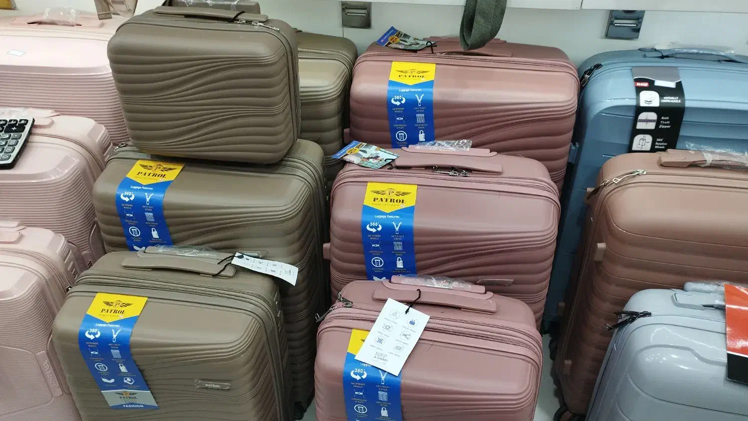 عرضه انواع کیف چمدان به صورت تک وعمده|کیف، کفش، کمربند|بندرعباس, |دیوار