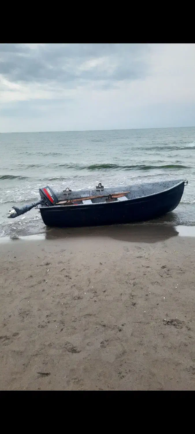 یک دستگاه قایق موتوری|قایق و سایر وسایل نقلیه|شیرود, |دیوار