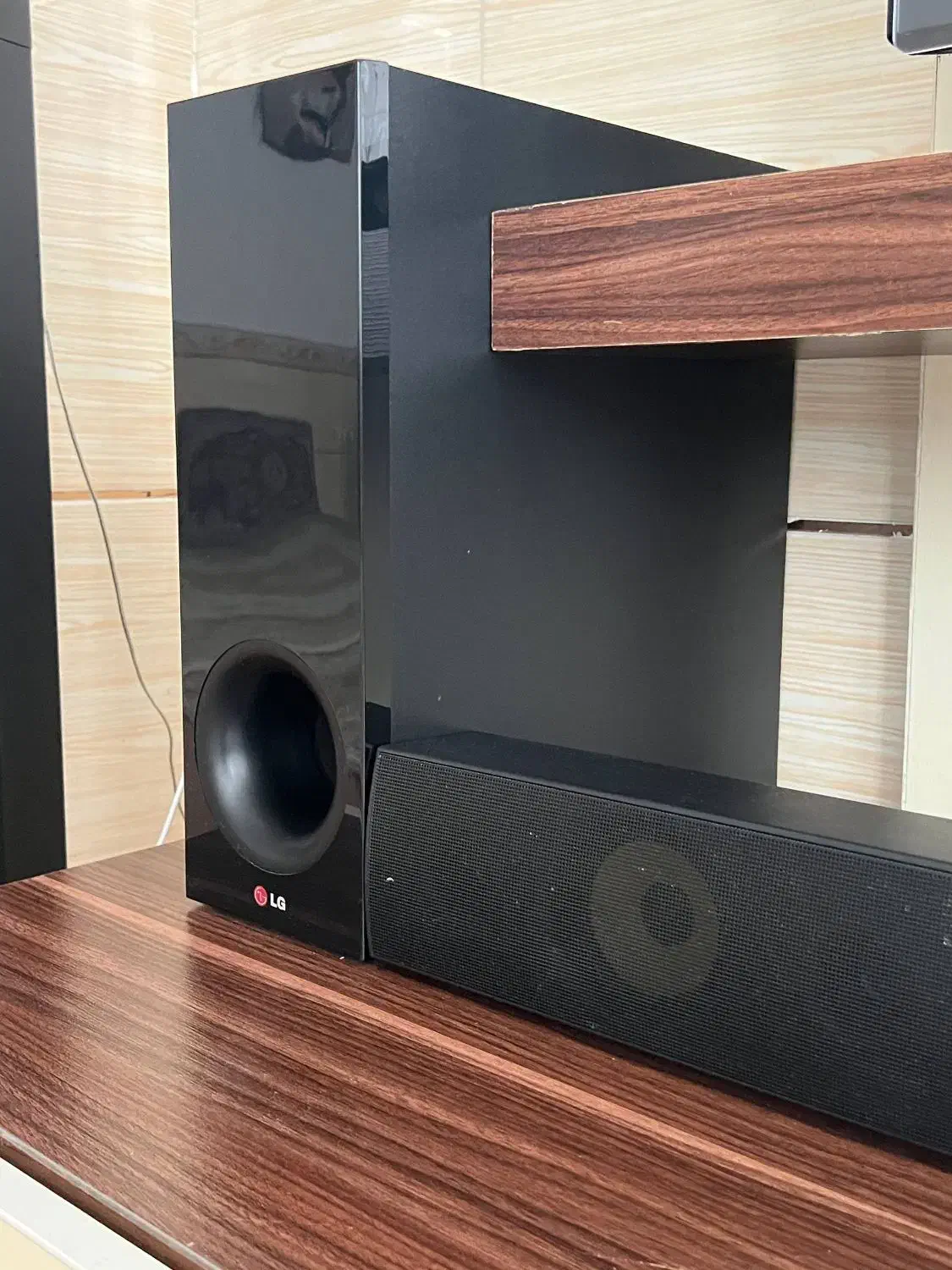 سینما خانواده LG و میز تلویزیون|سیستم صوتی خانگی|زنجان, |دیوار