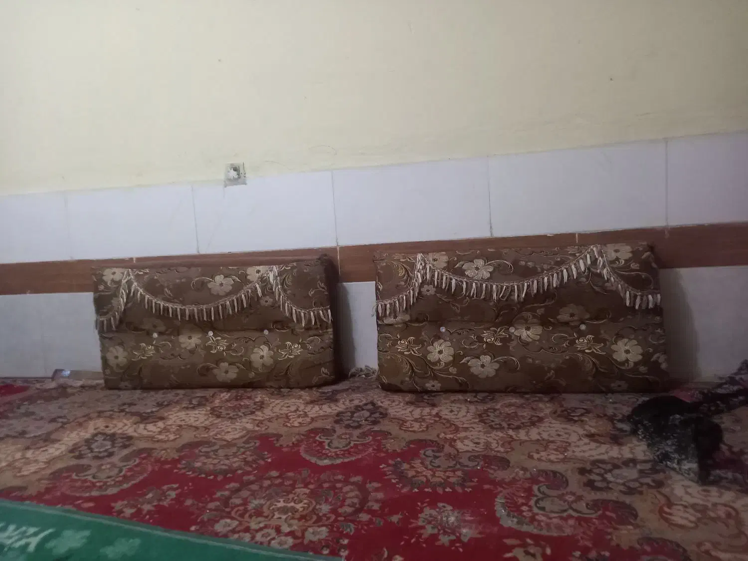 پشتی مبلی|پشتی|قلعه نو, |دیوار