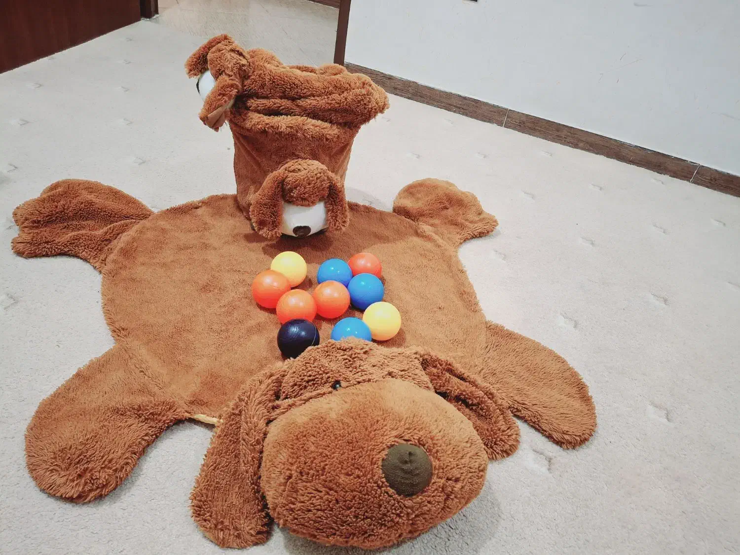 یک عدد فرشینه و جا دستمال کاغذی و سطل|پادری|بندرعباس, |دیوار