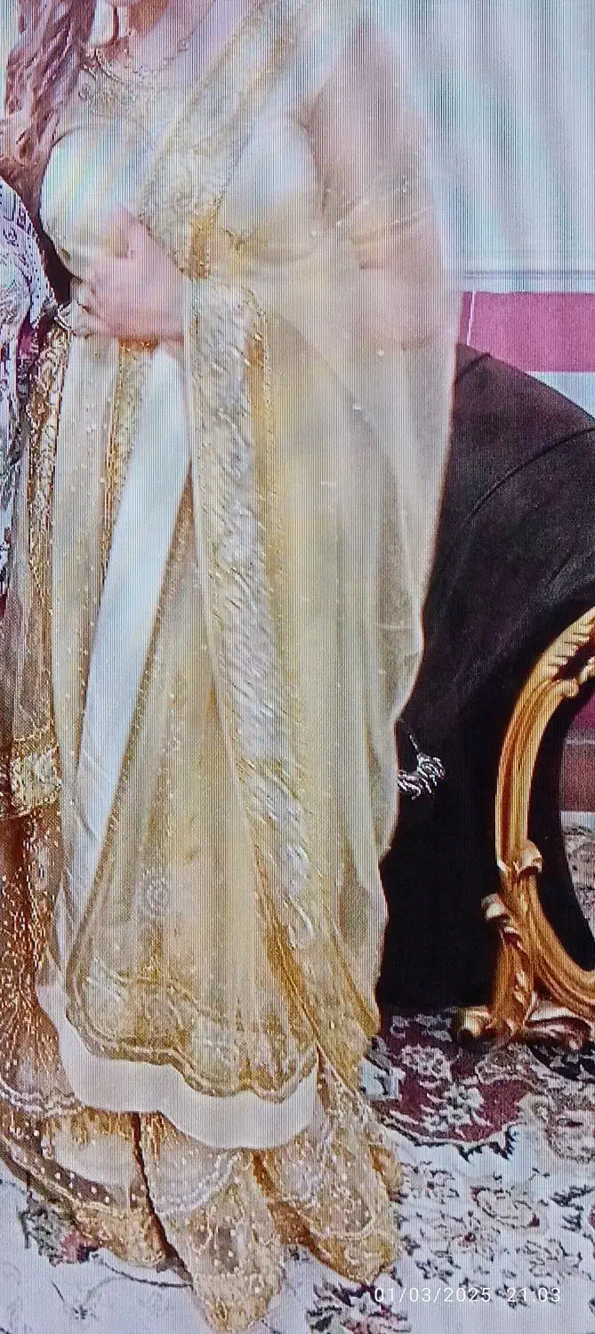 لباس مجلسی هندی|لباس|مشهد, هفت تیر (نه دره)|دیوار