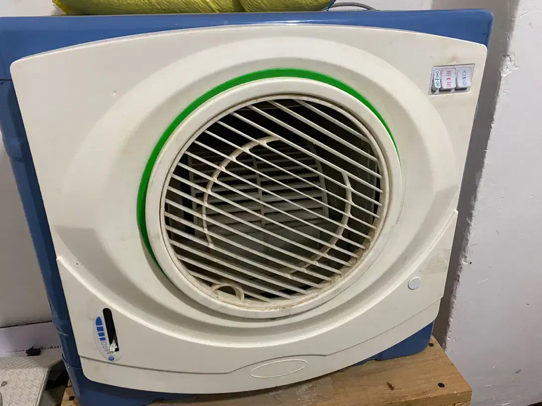 کولر آبی|کولر آبی|شاهینشهر, برخوار غرب|دیوار