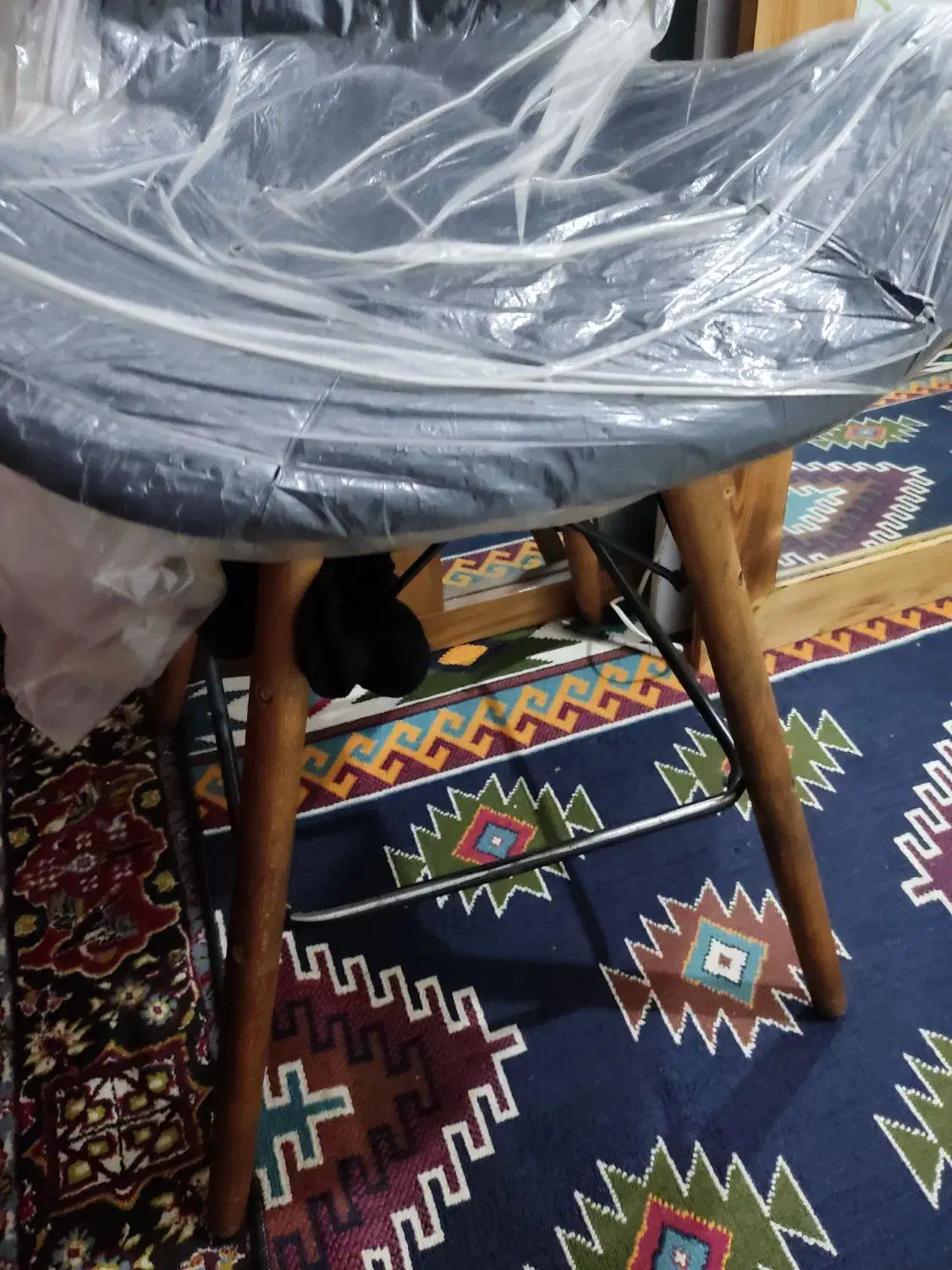 صندلی  تک|میز و صندلی غذاخوری|رودسر, |دیوار