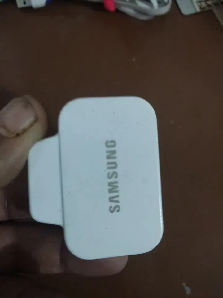 فروش تعدادی شارژر اصلی و کابل ولوازم دیگه|لوازم جانبی موبایل و تبلت|بومهن, |دیوار