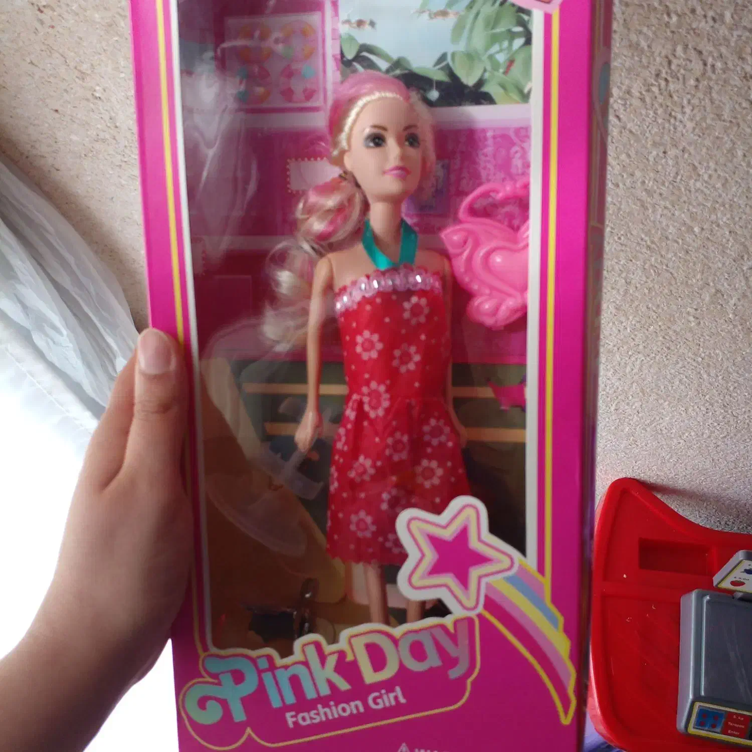 عروسک barbie|اسباب‌‌بازی|بابل, |دیوار