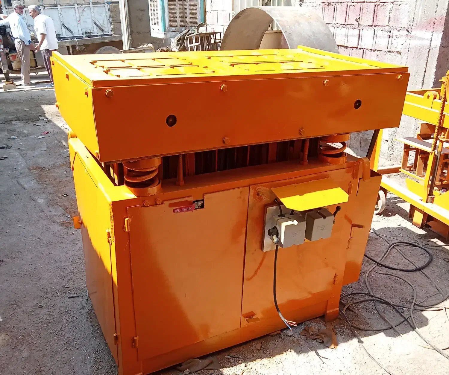 ساخت دستگاه بلوک زنی  و مخلوط کن  روشان|ماشین‌آلات صنعتی|شیراز, گچی|دیوار