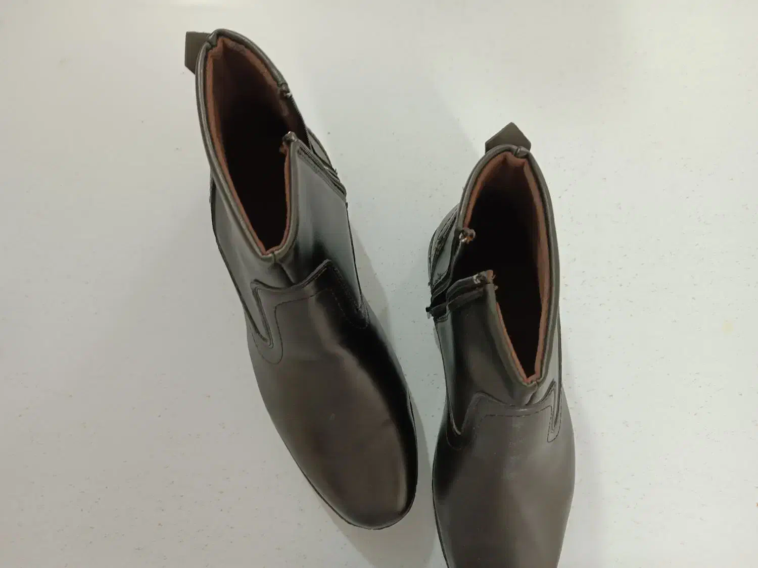 کفش|کیف، کفش، کمربند|صدرا-فارس, فاز ۱|دیوار