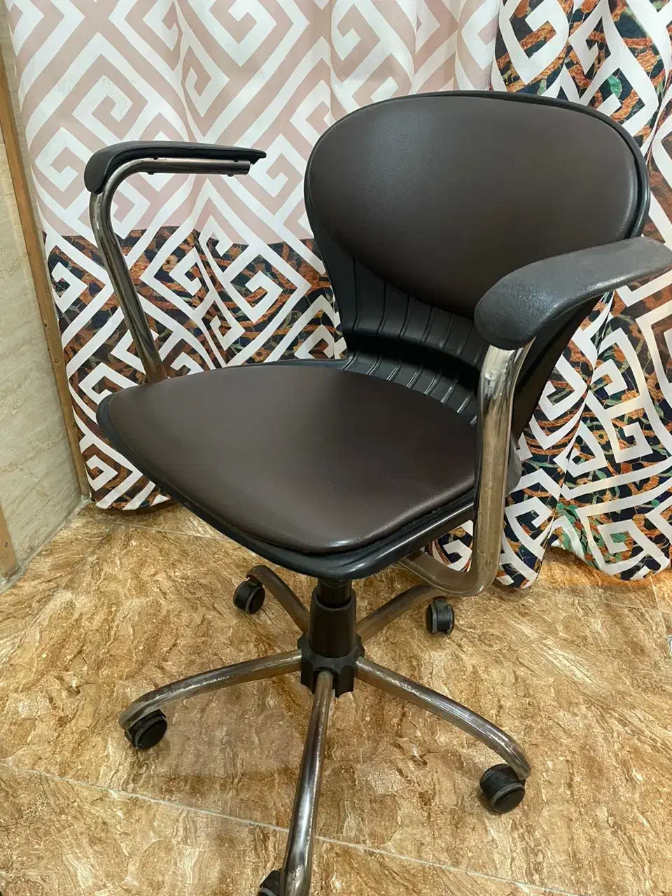 صندلی چرخ دار|صندلی و نیمکت|لنگرود, |دیوار