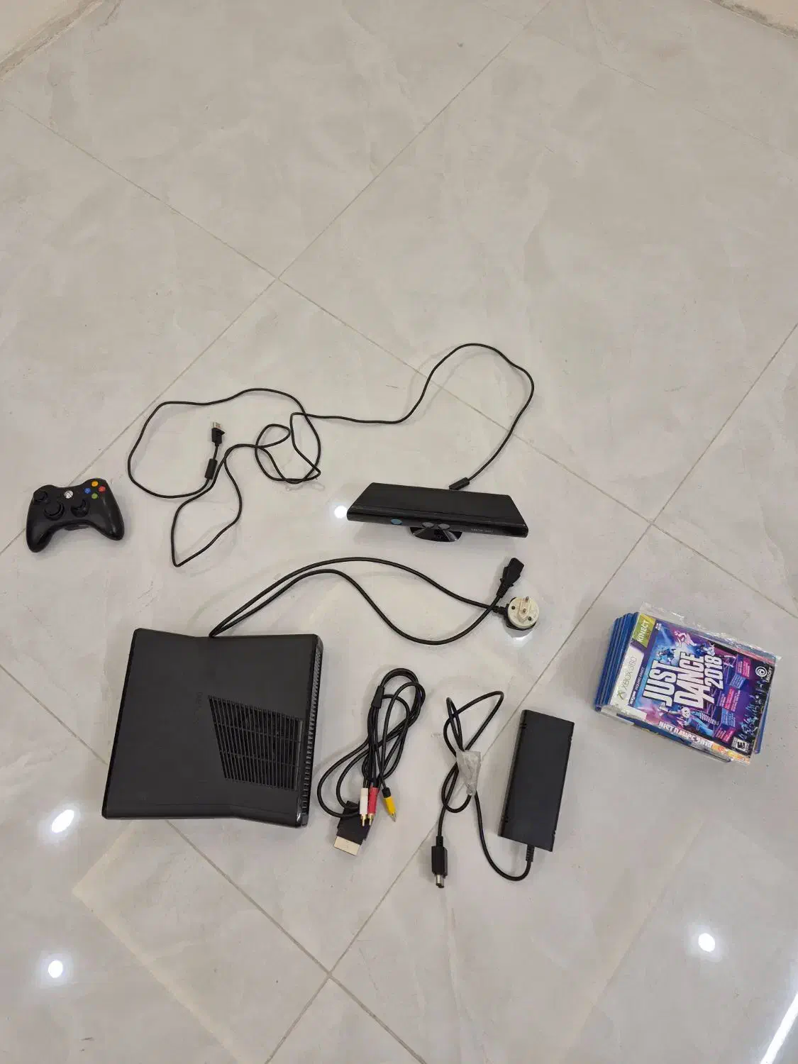 xbox360 اسلیم ۲۵۰ گیگ ۱ دسته ۱ کینکت|کنسول، بازی ویدئویی و آنلاین|اصفهان, بهارستان (مخابرات)|دیوار