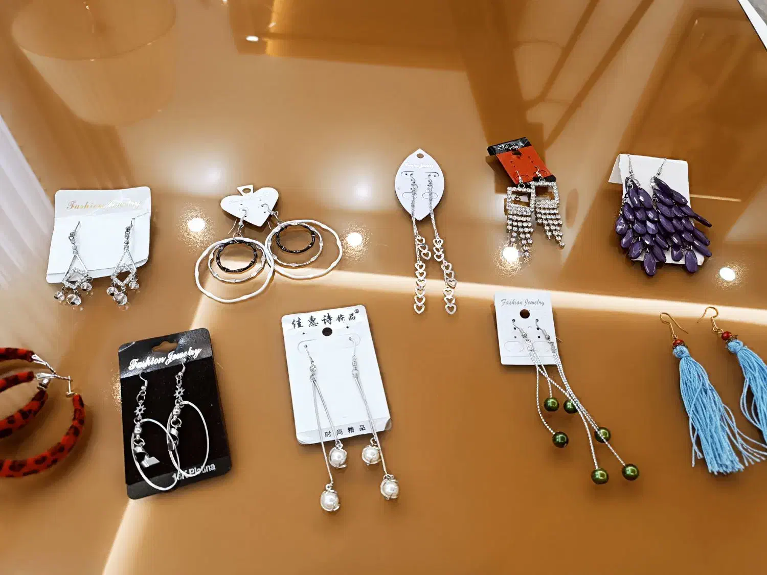 گوشواره آویز و چسبی|بدلیجات|پرند, فاز ۱|دیوار