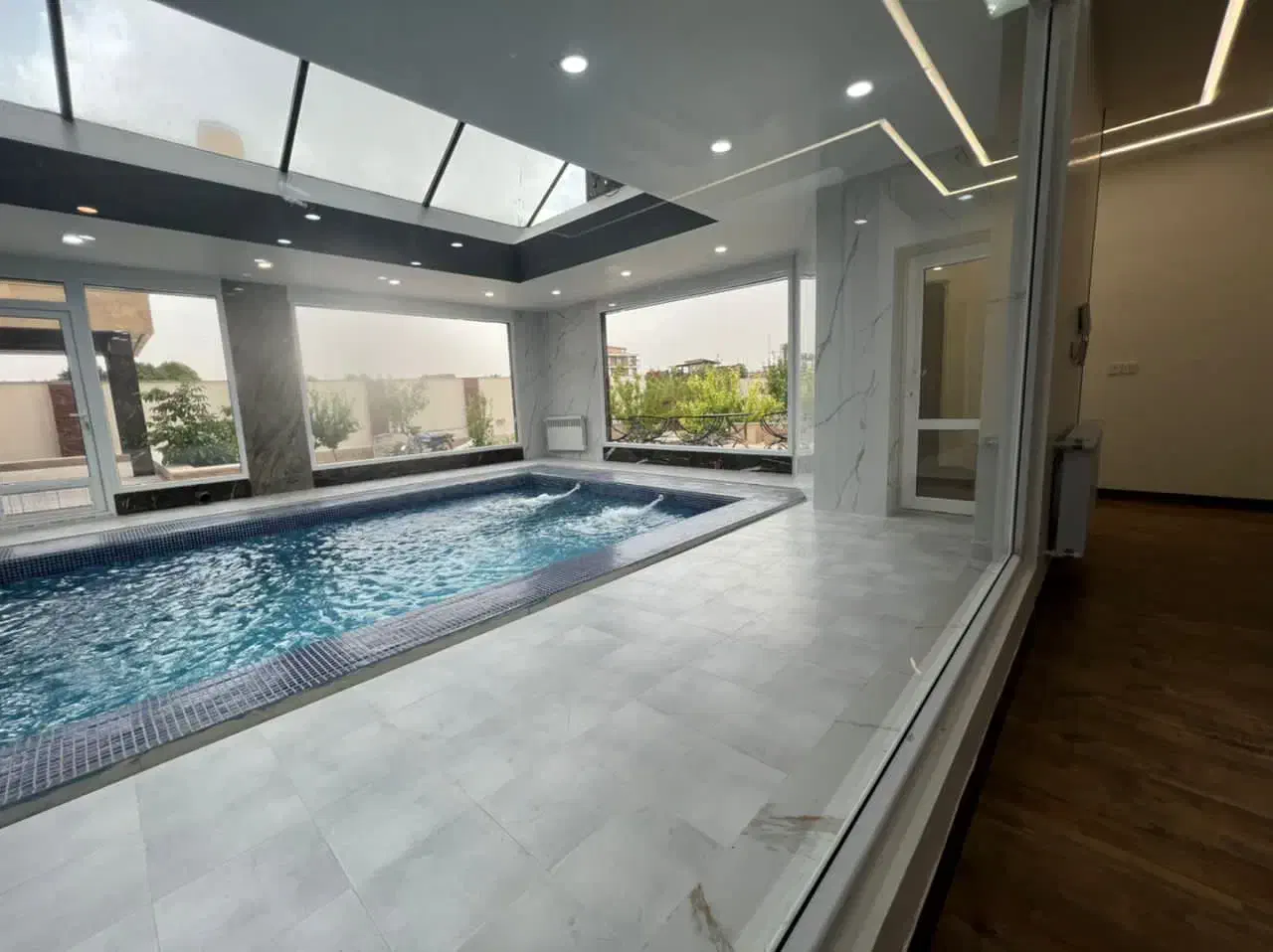 رهن سالیانه ویلا مدرن استخر داخل|اجارهٔ خانه و ویلا|کرج, فاز ۲ مهرشهر|دیوار