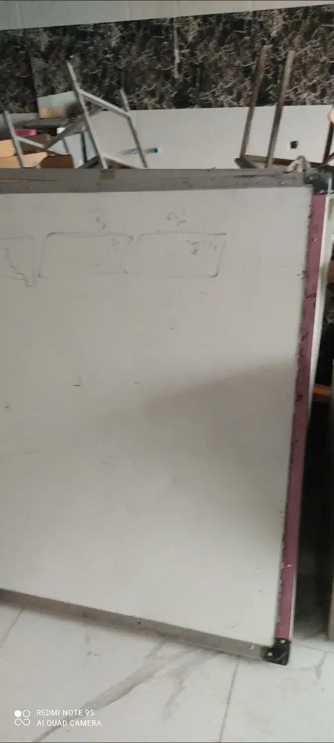 دو تخته وایت برد و یک دستگاه کارتخوان|دفتر کار|الشتر, |دیوار