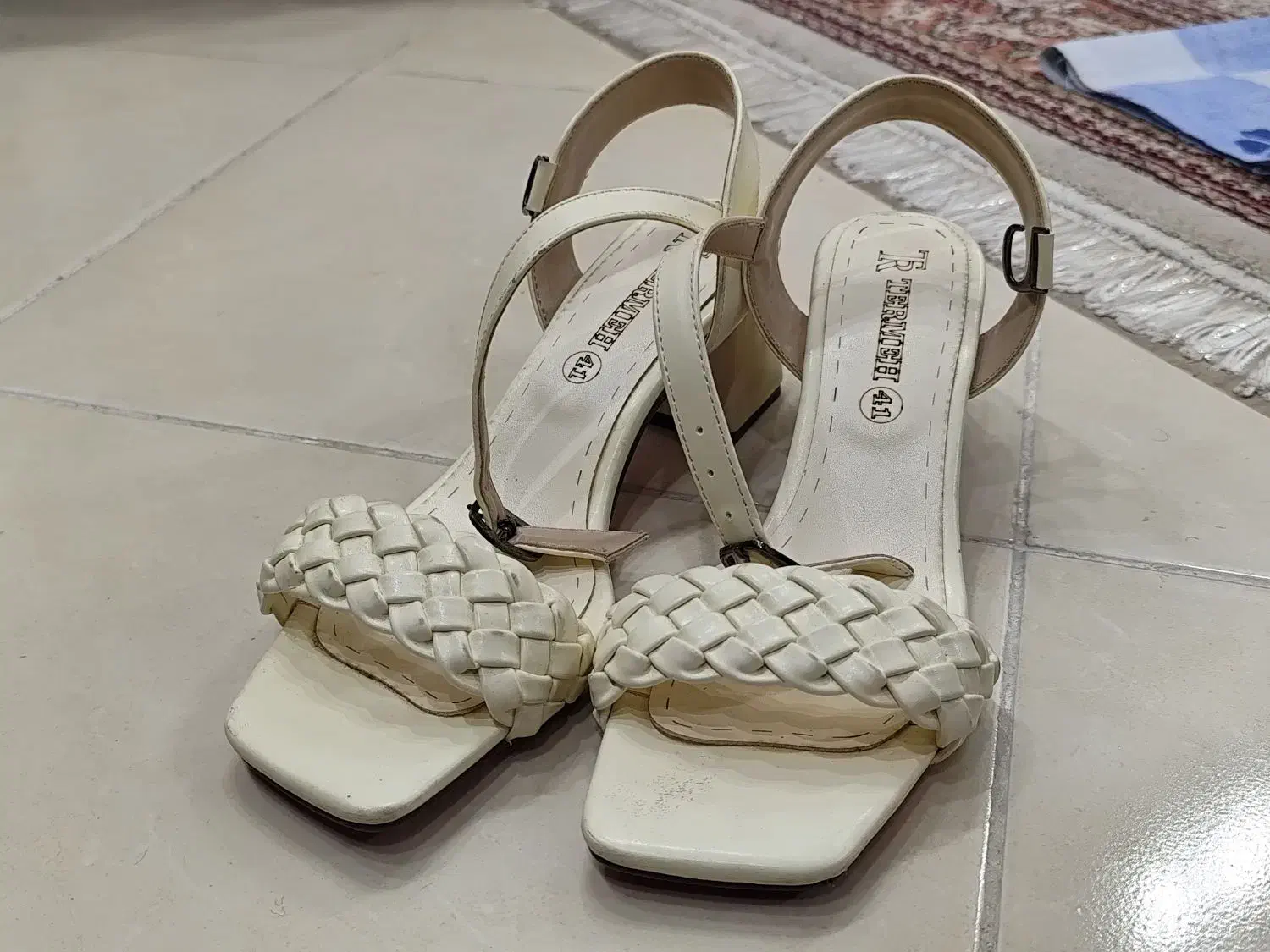 صندل مجلسی|کیف، کفش، کمربند|گلبهار, شهر جدید گلبهار|دیوار