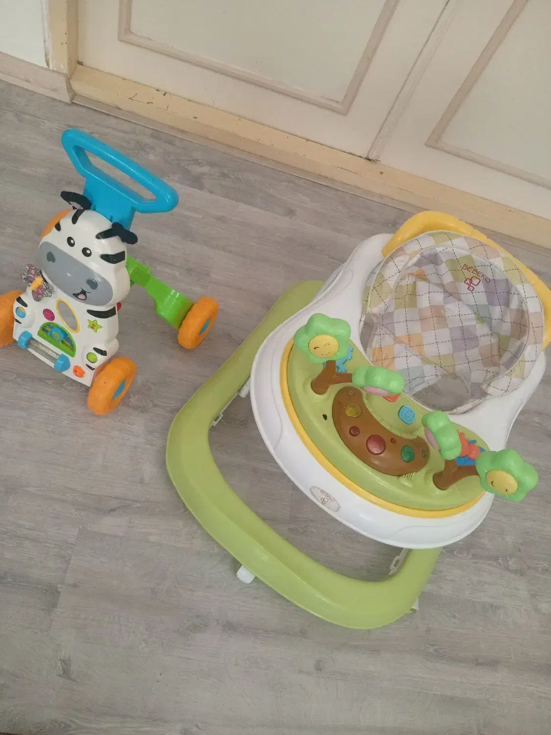 رورعک و هر دو تاش به راه رفتن کودک کمک میکنه|اسباب و اثاث بچه|ارومیه, |دیوار