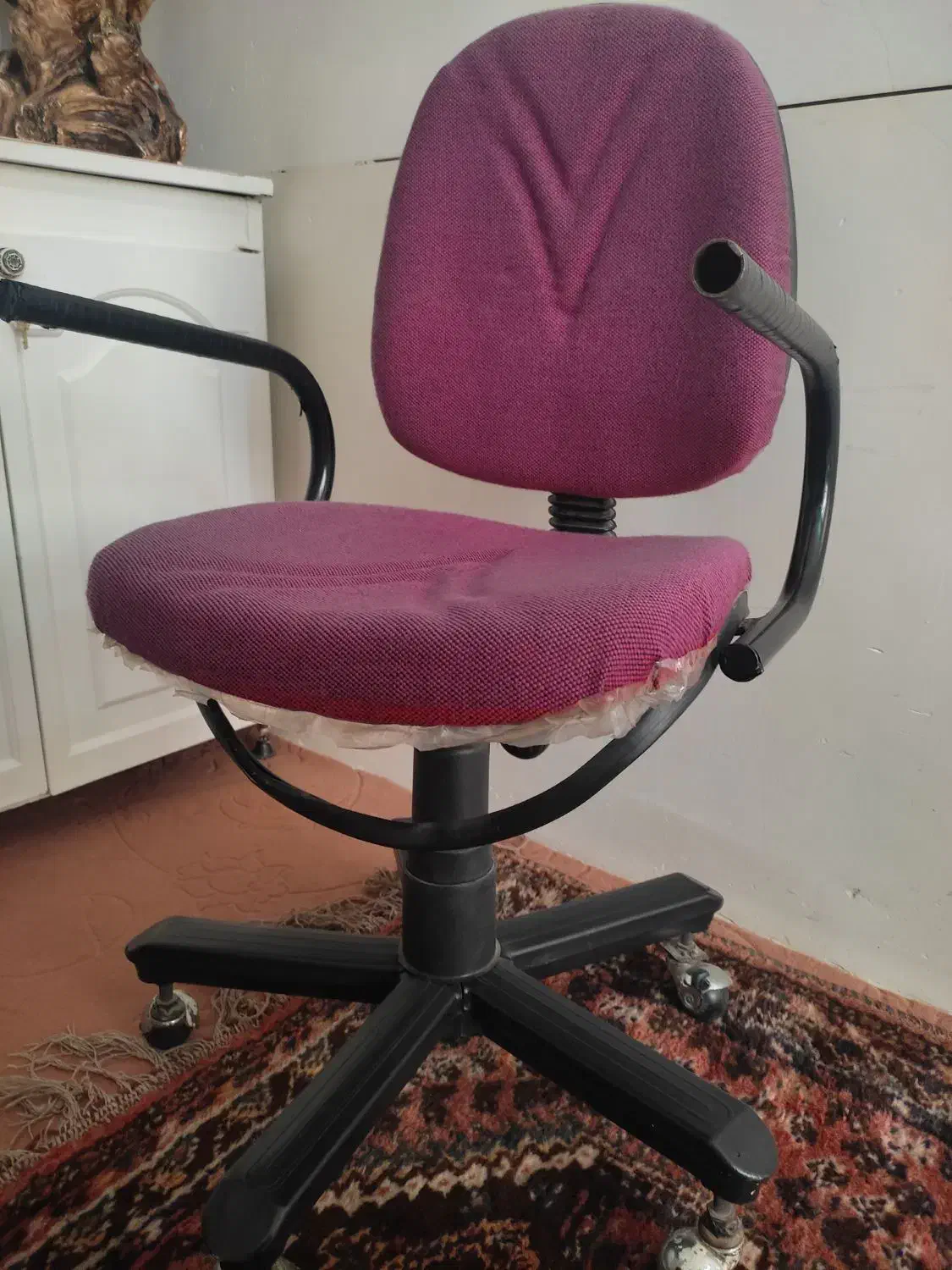 صندلی چرخ دار پشت میزی|صندلی و نیمکت|جهرم, |دیوار