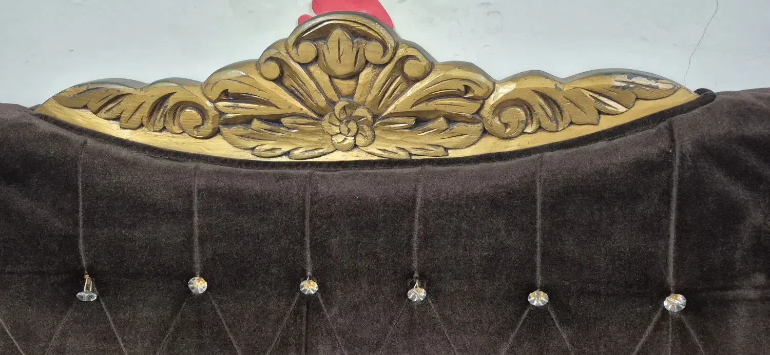 مبل ۷ نفره سلطنتی قهوه ای طلایی|مبلمان خانگی و میز عسلی|زیرآب, |دیوار