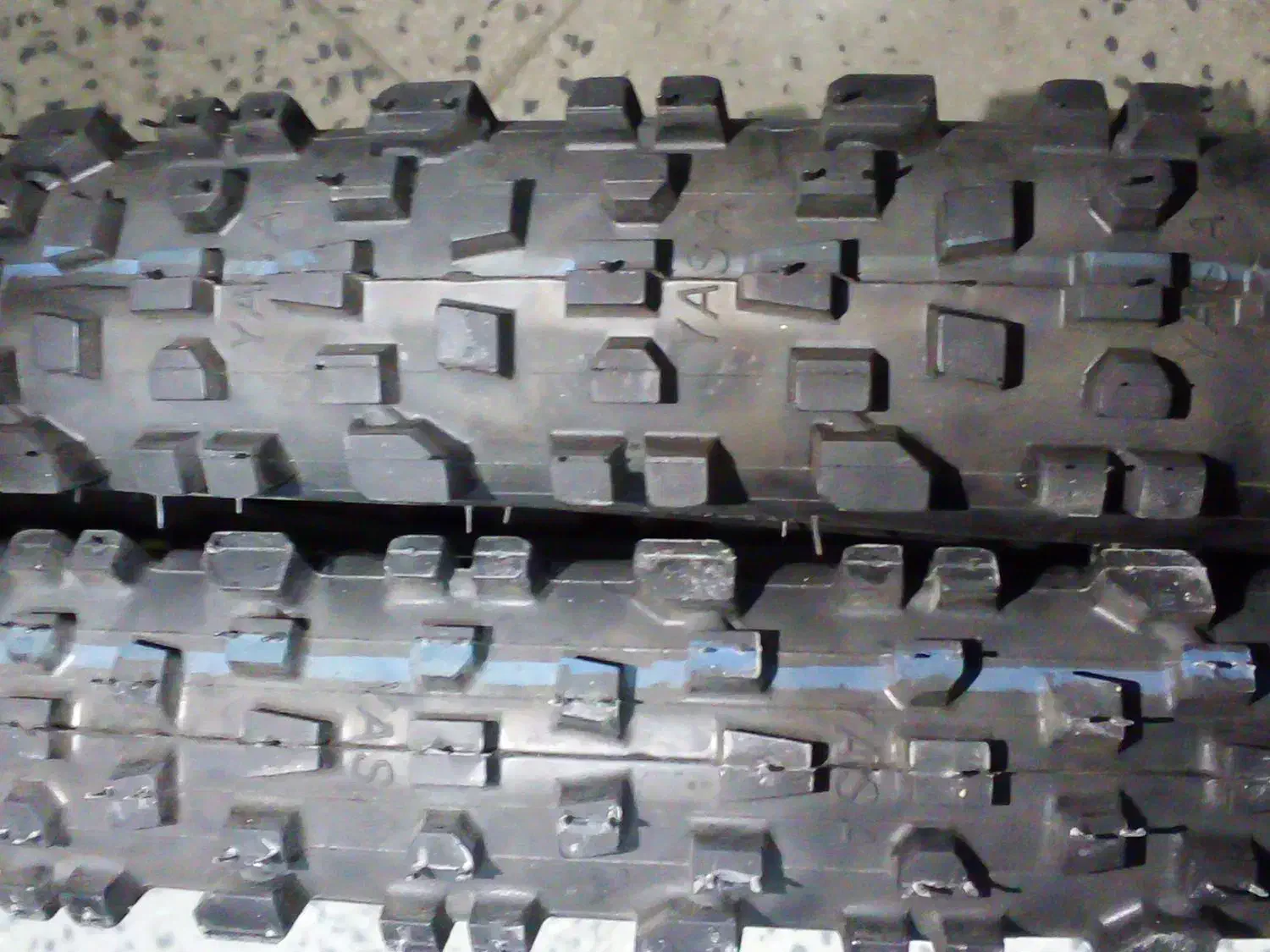 یک عدد اسکوتر و دو حلقه لاستیک نو دوچرخه 24|دوچرخه، اسکیت، اسکوتر|هرسین, |دیوار