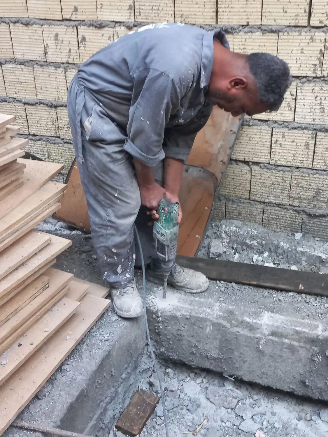 مقاوم سازی FRP آب بندی کاشت میلگرد|خدمات پیشه و مهارت|قشم, |دیوار