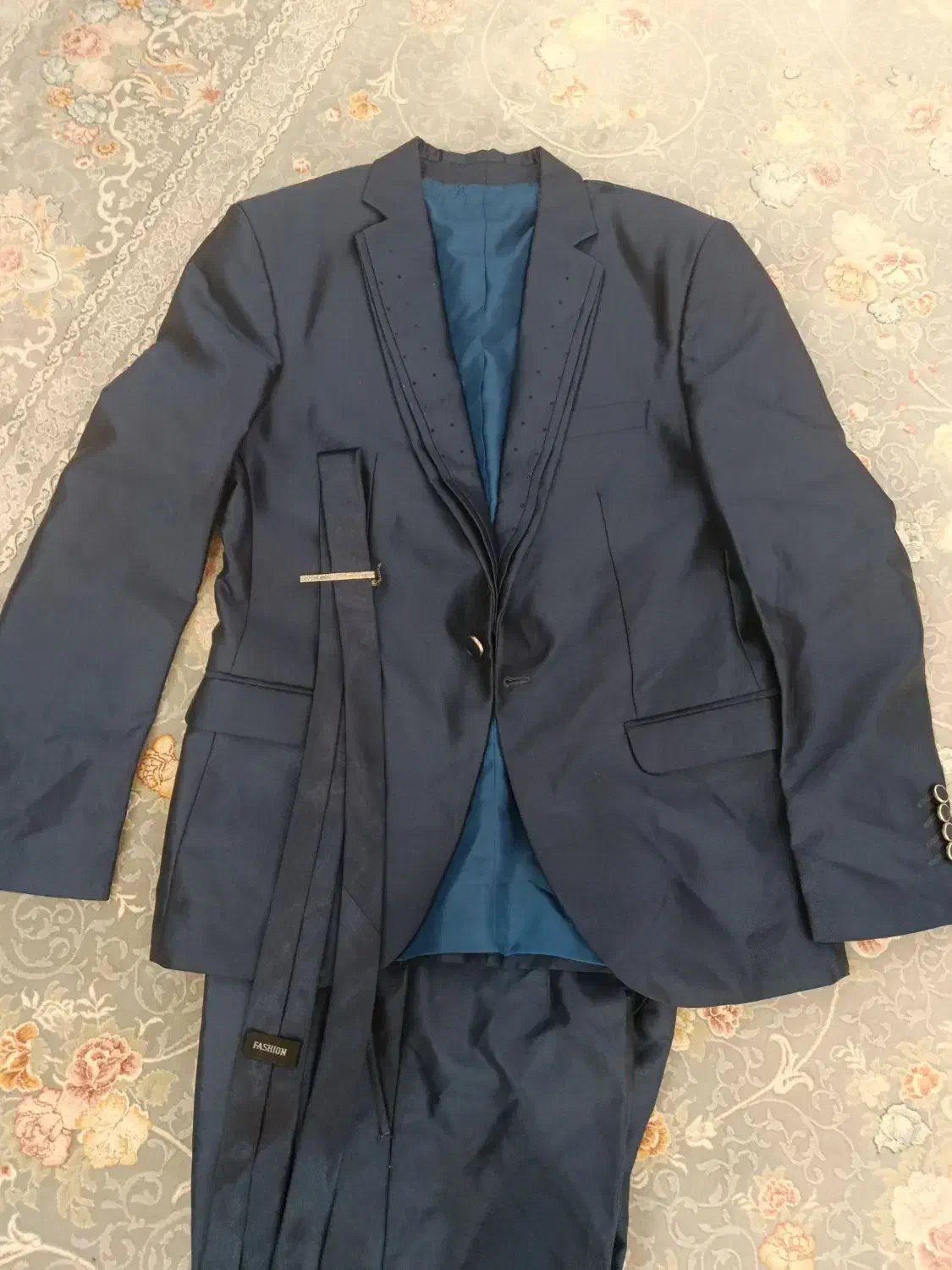 کت شلوار|لباس|الوند, |دیوار