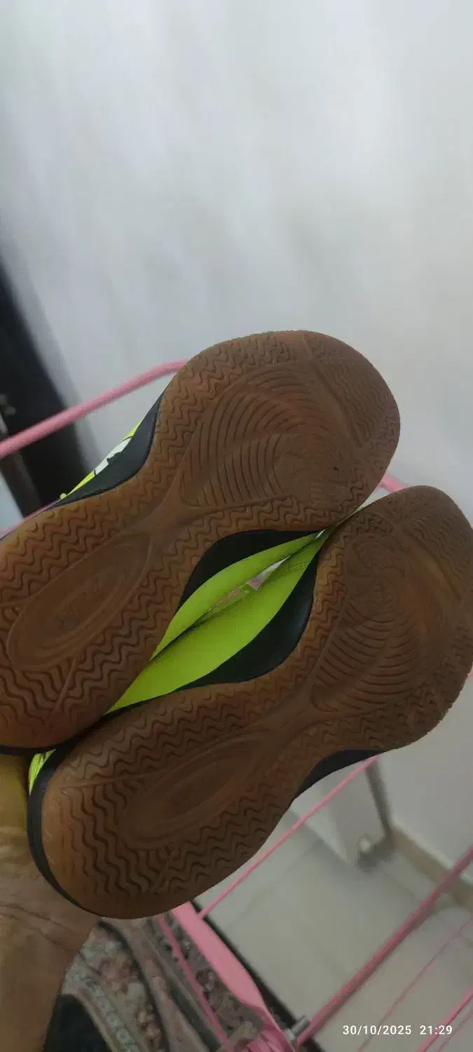 کتونی سالنی اورجینال سایز۴۰|کیف، کفش، کمربند|رشت, استقامت ۱|دیوار